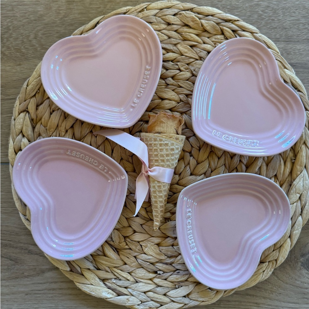 Le Creuset Heart Plates set of 4 never used